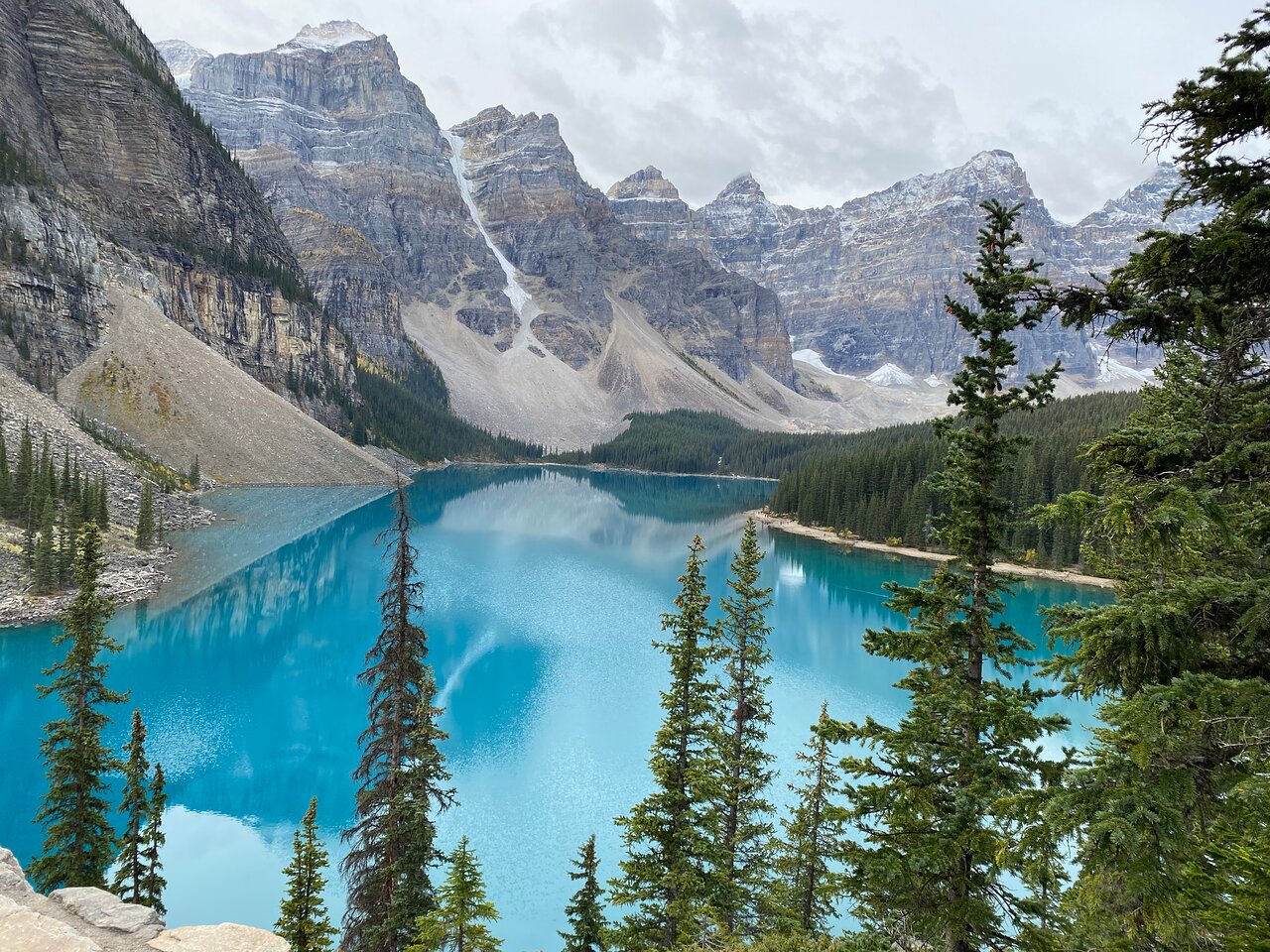 Scenic view of turquoise Moraine Lake surrounded by mountains on Lake Louise tour from Calgary.