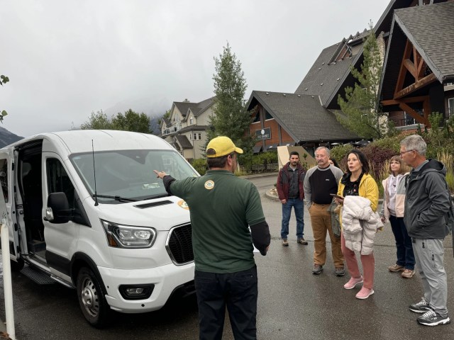 how to get Moraine Lake